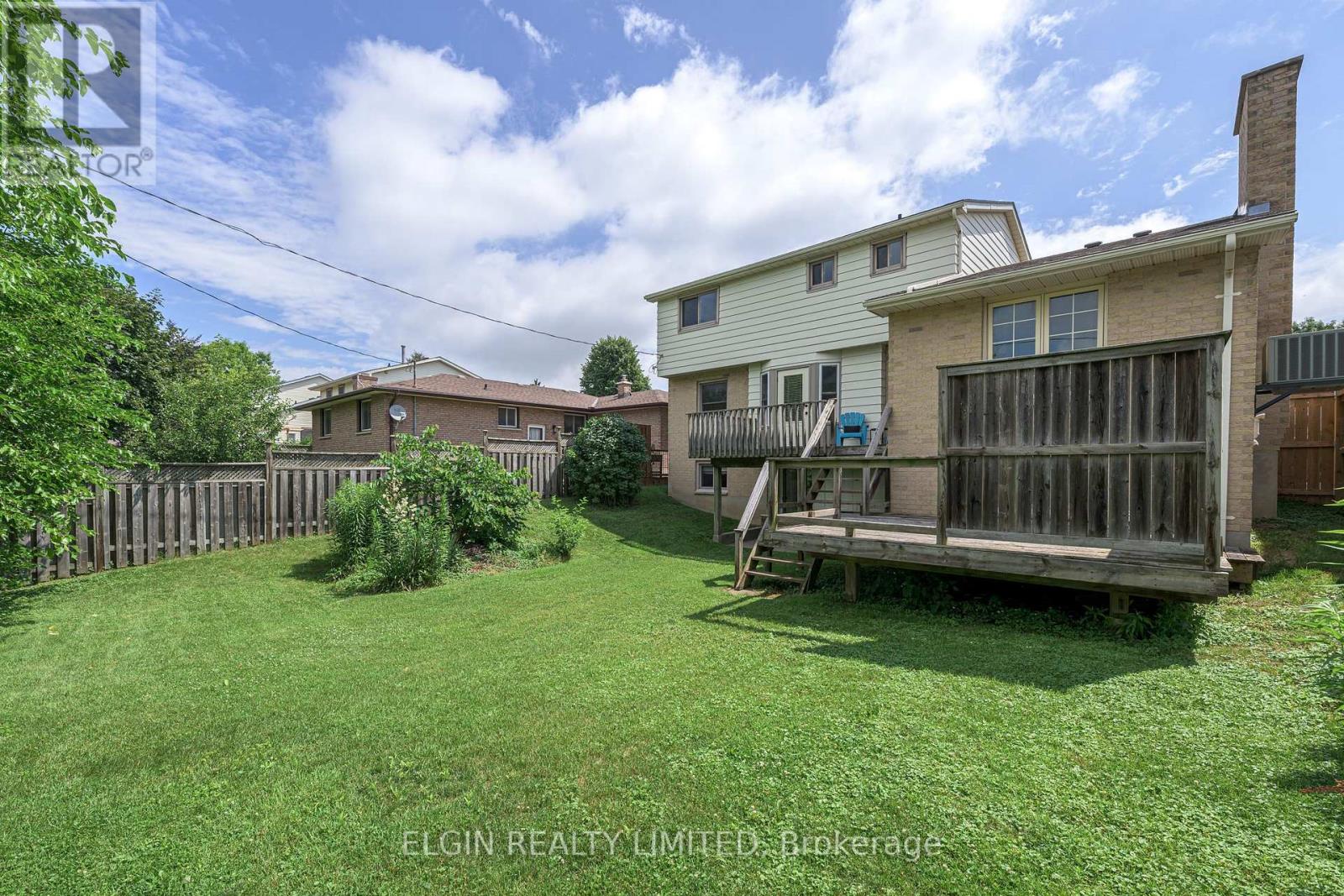 41 LUTON CRESCENT - 8