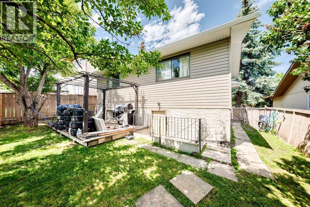 11 Bedford Drive NE - 28