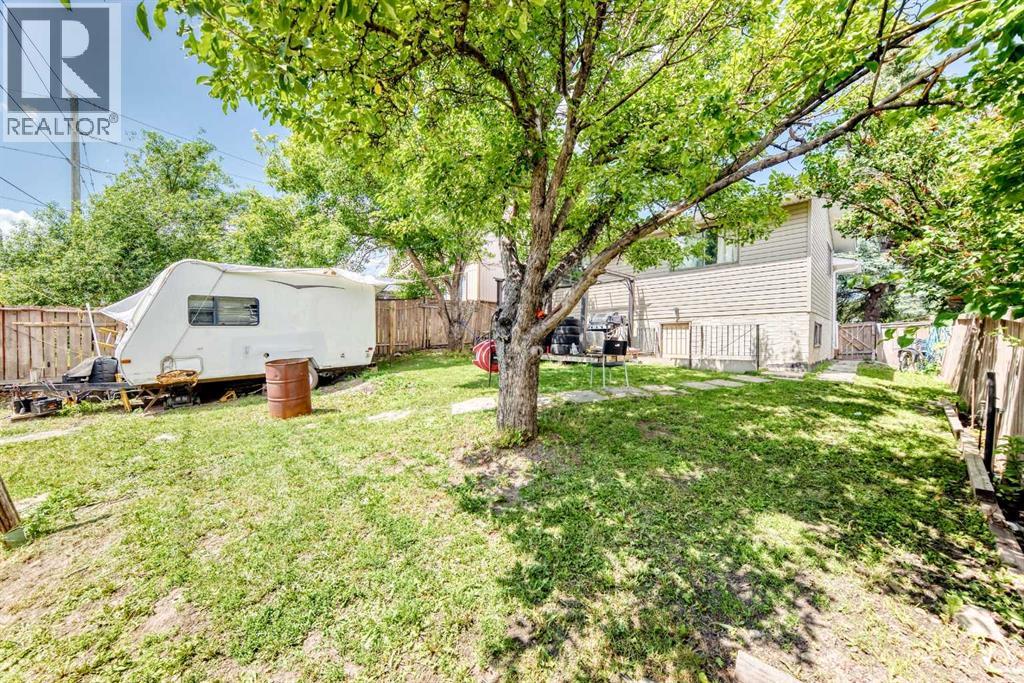 11 Bedford Drive NE - 30
