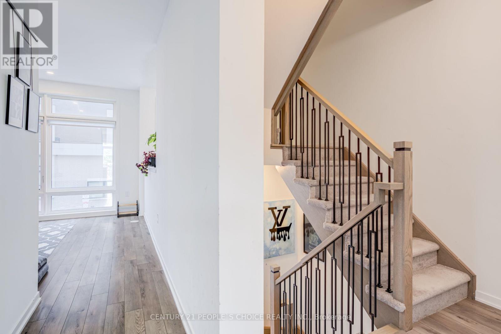 725 HEATHROW PATH - 12