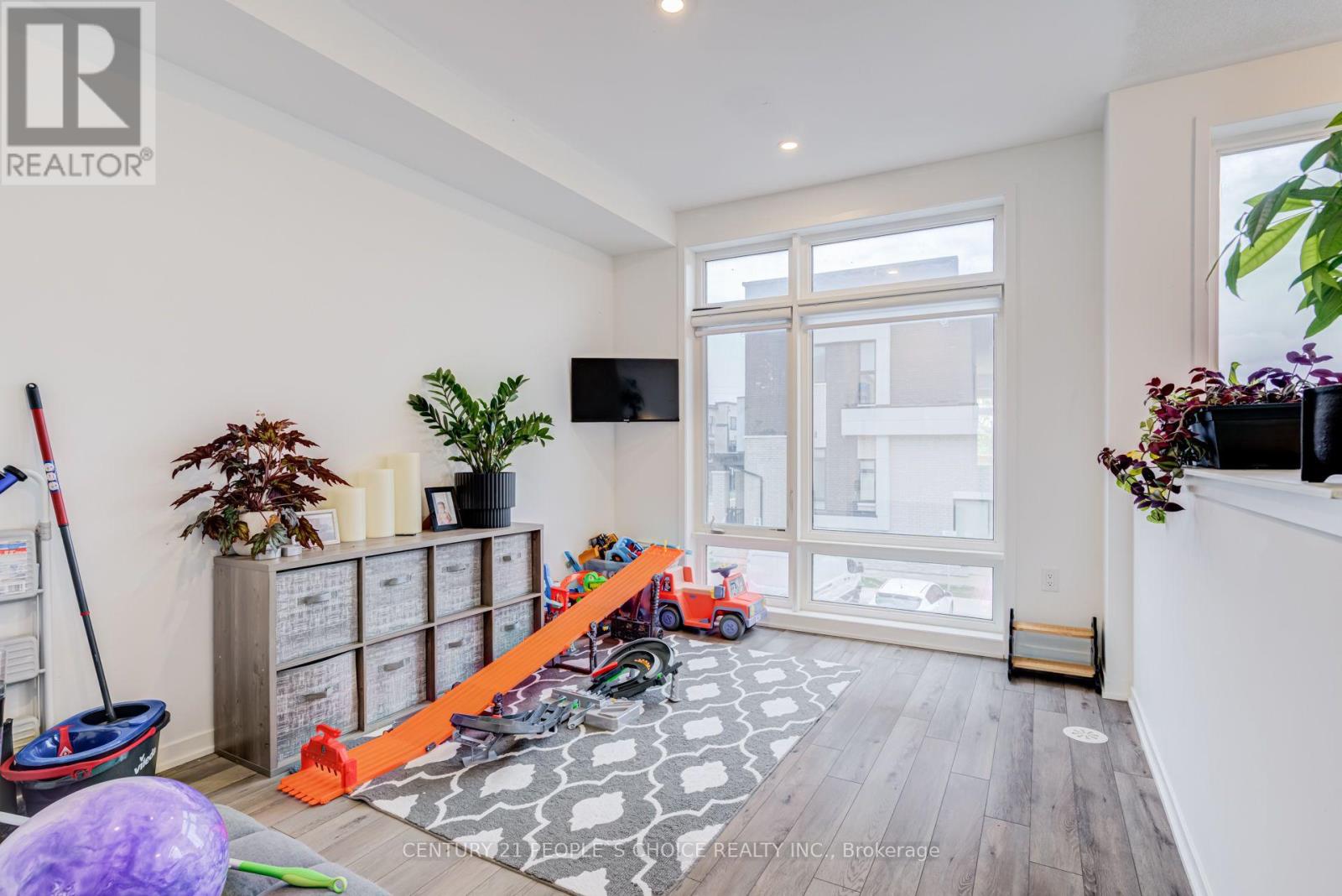 725 HEATHROW PATH - 13