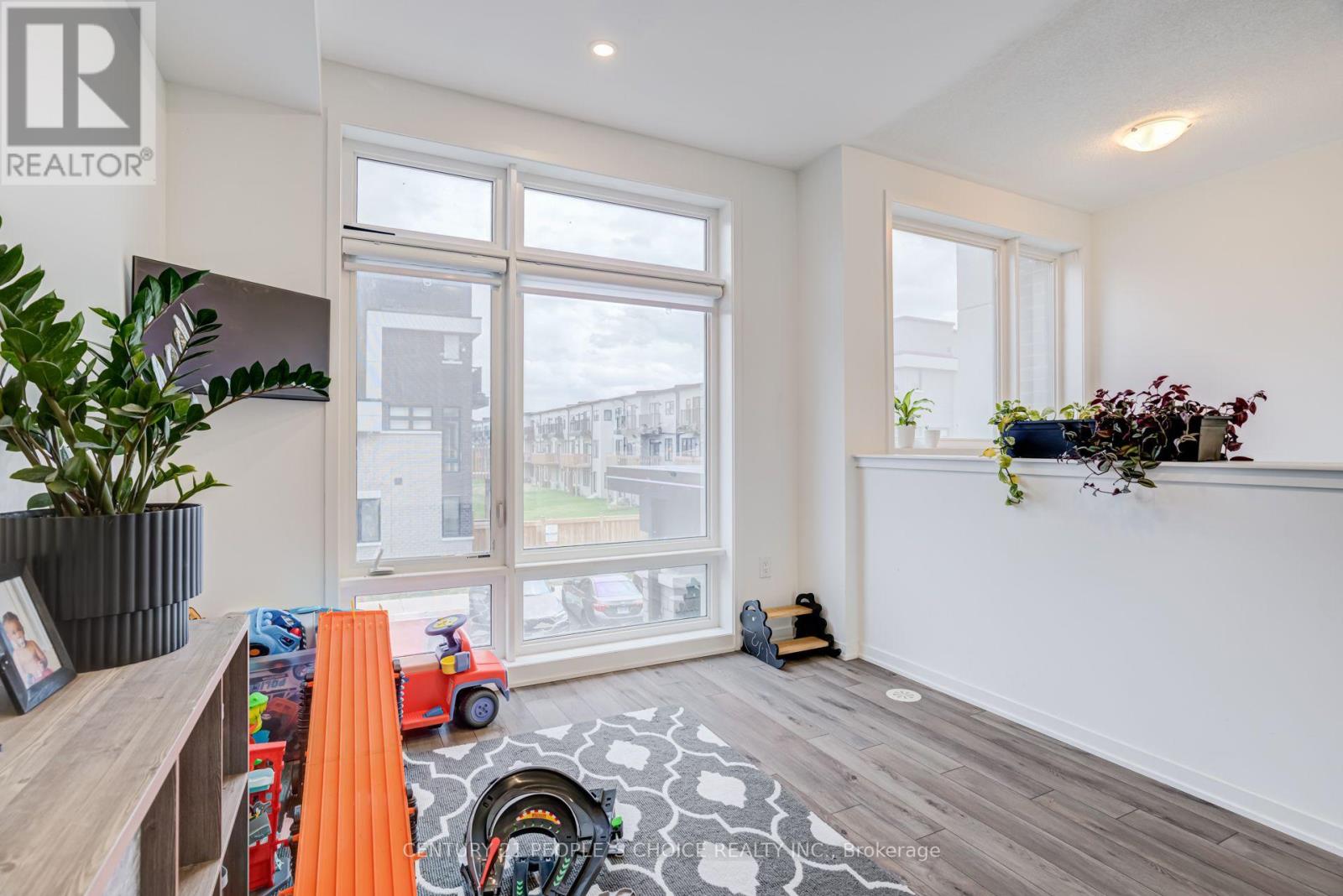 725 HEATHROW PATH - 14