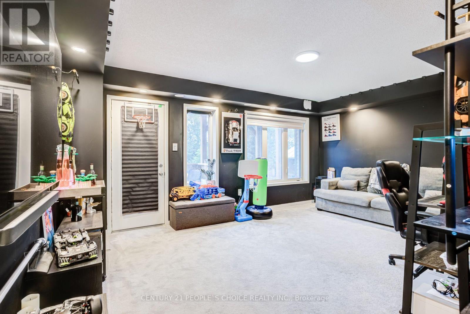 725 HEATHROW PATH - 36