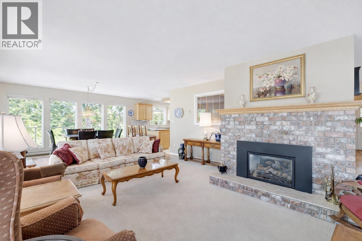 6448 N GALE AVENUE, Sechelt