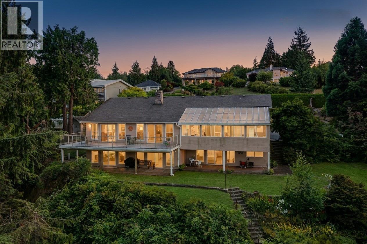 6448 N GALE AVENUE, Sechelt