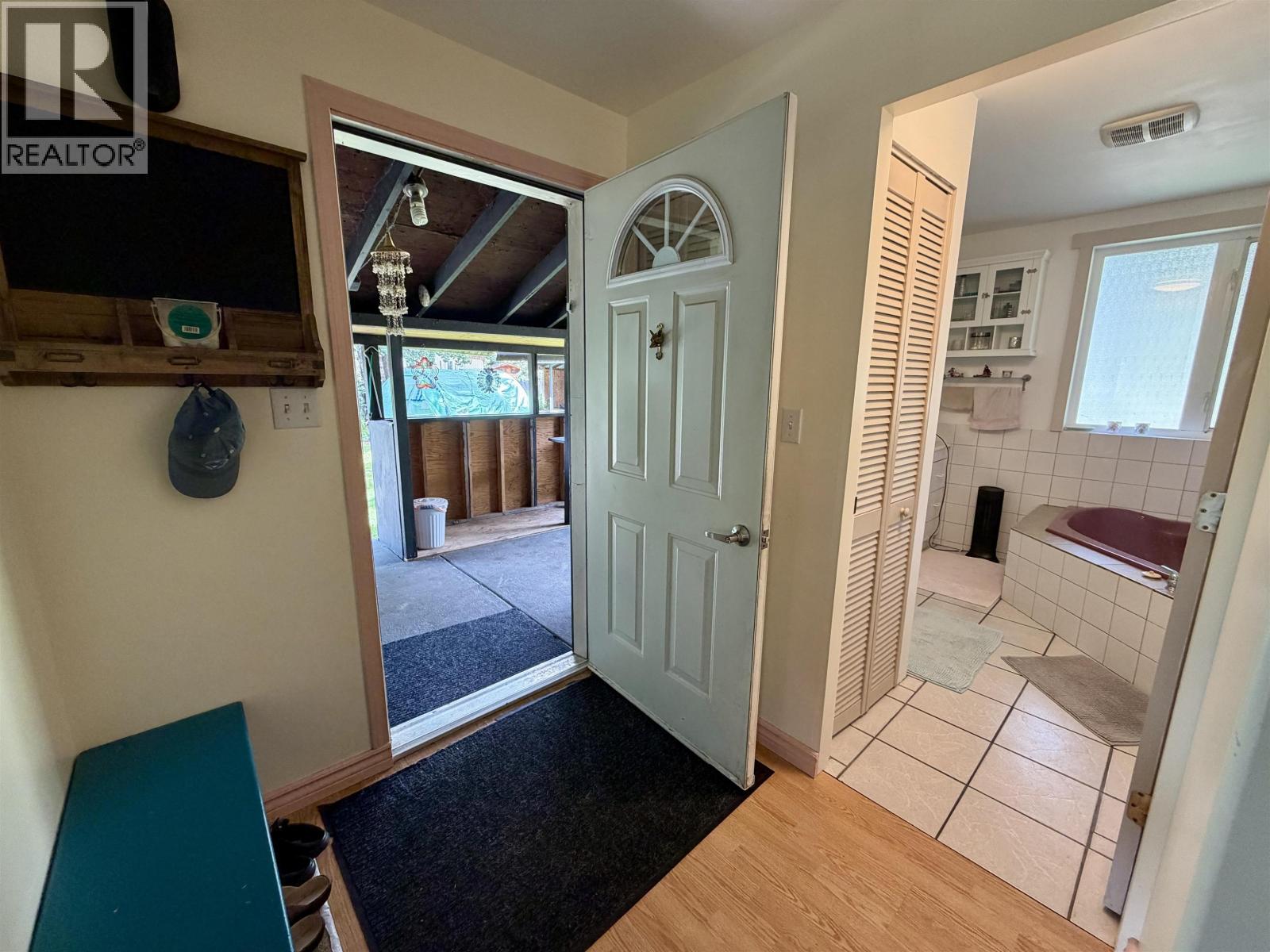 561 6TH AVENUE, Fort Fraser