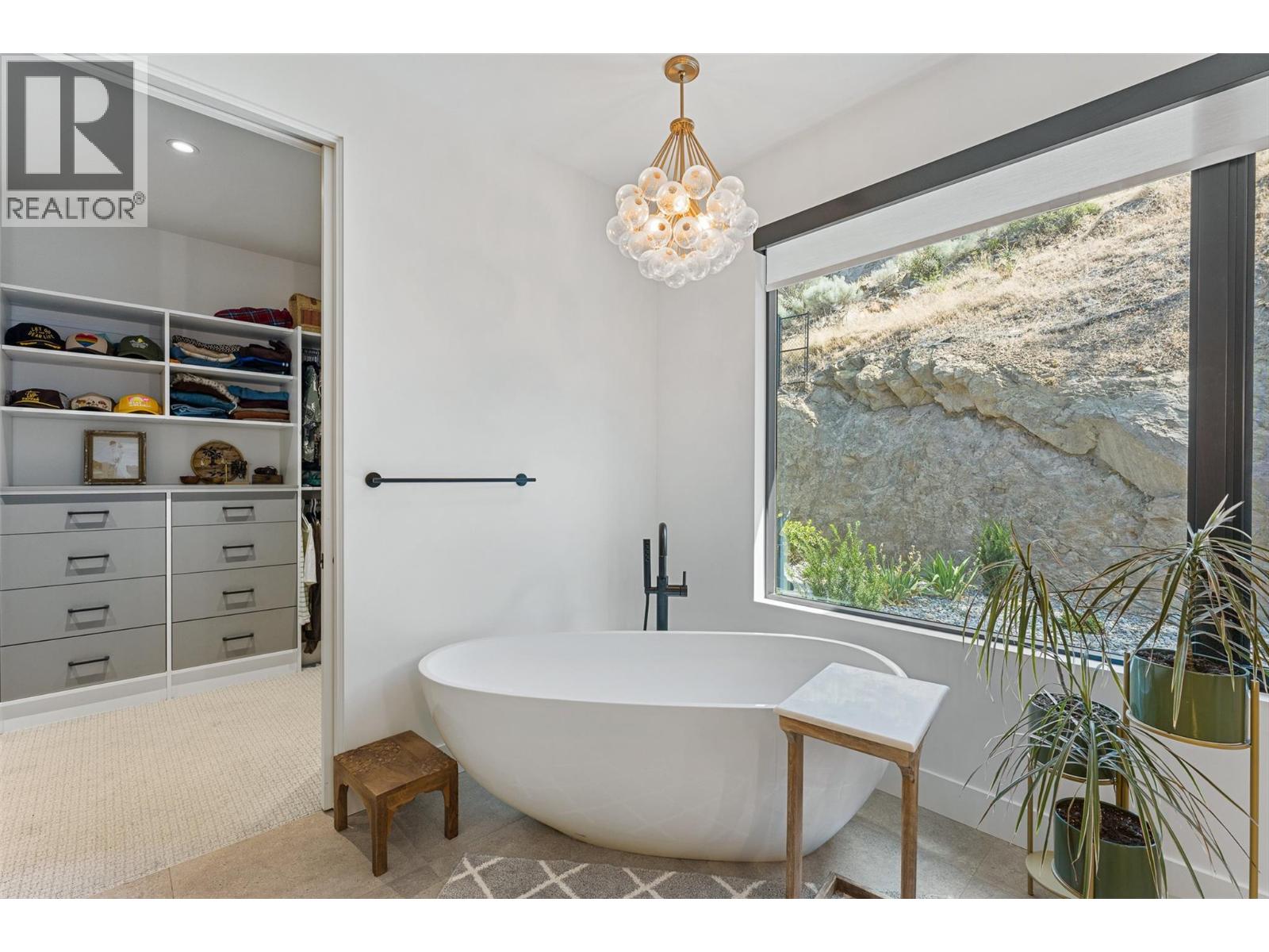 721 Pinehaven Court, Kelowna