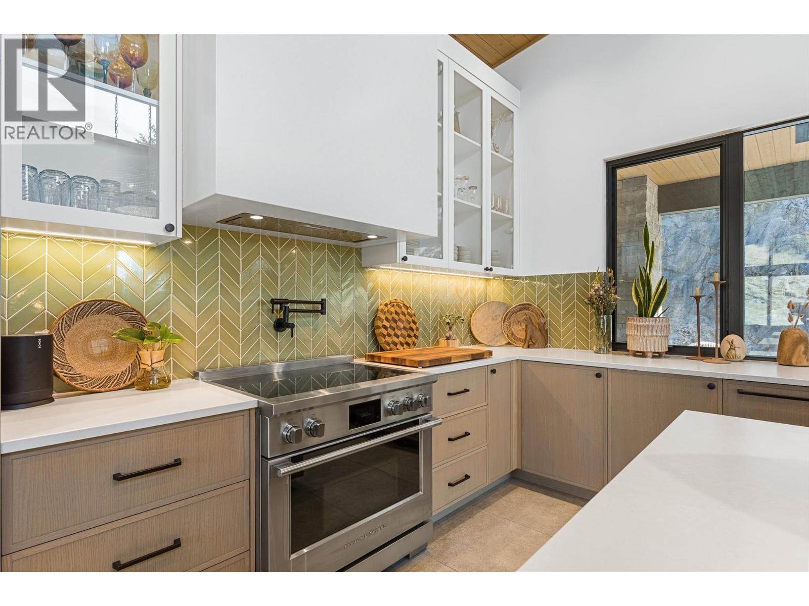 721 Pinehaven Court, Kelowna
