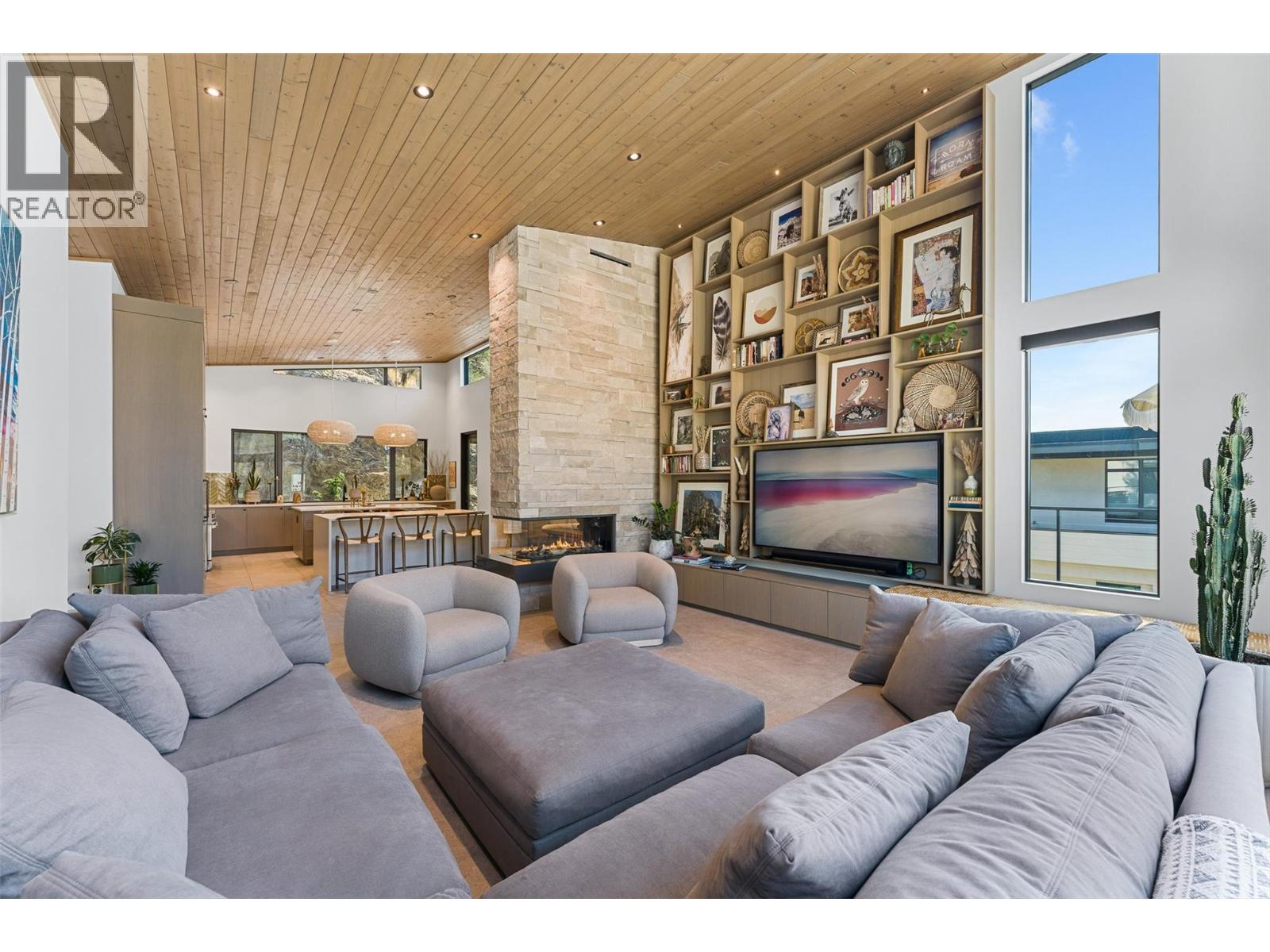 721 Pinehaven Court, Kelowna
