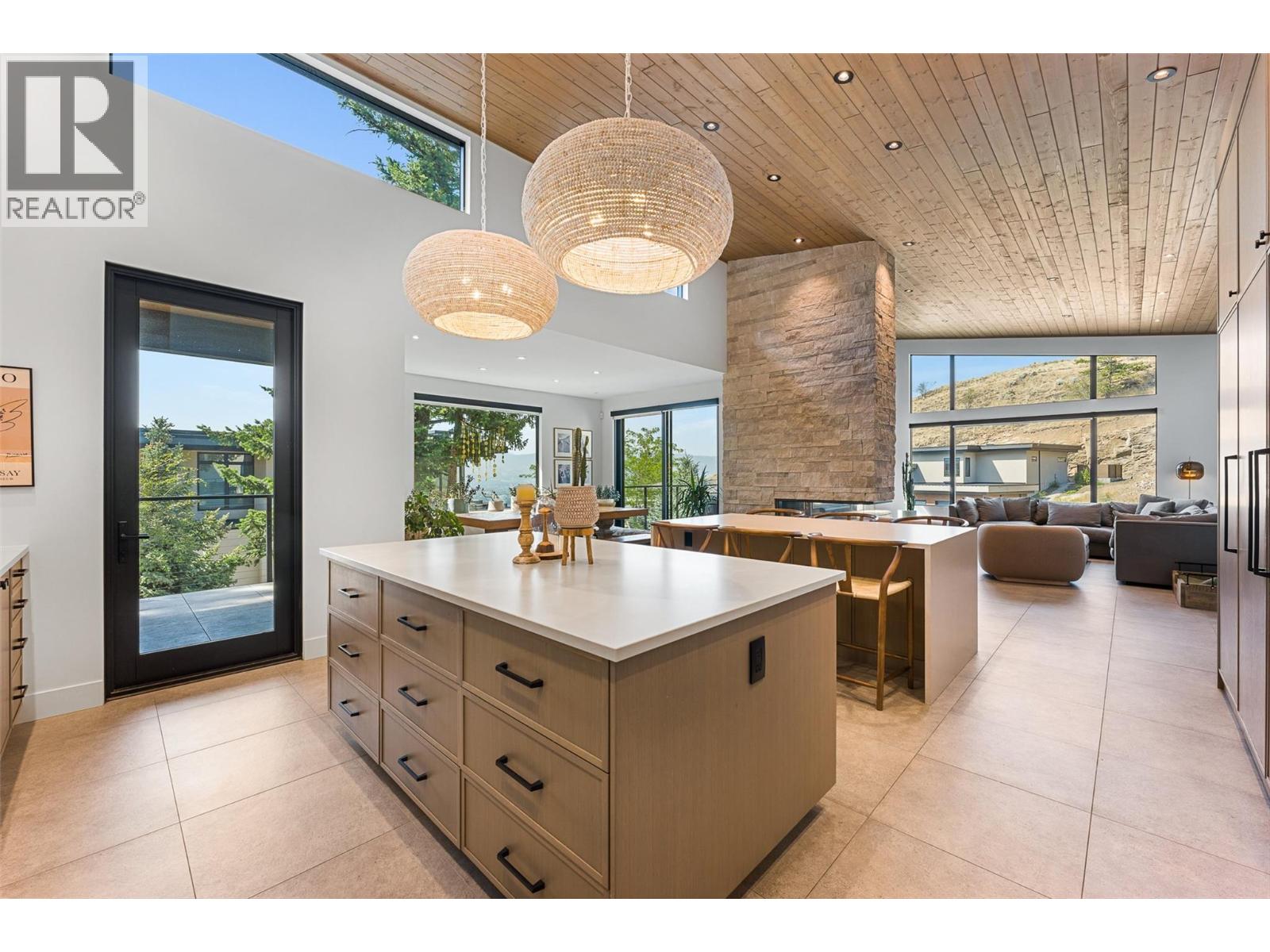 721 Pinehaven Court, Kelowna