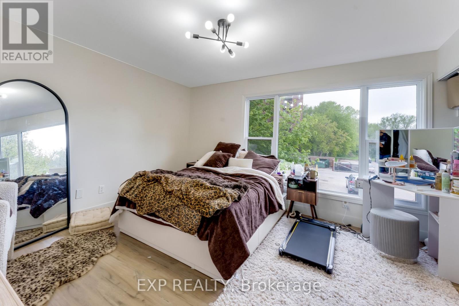 #26 770 FANSHAWE PARK ROAD - 28
