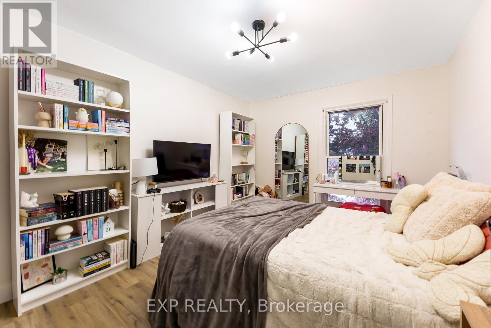 #26 770 FANSHAWE PARK ROAD - 40