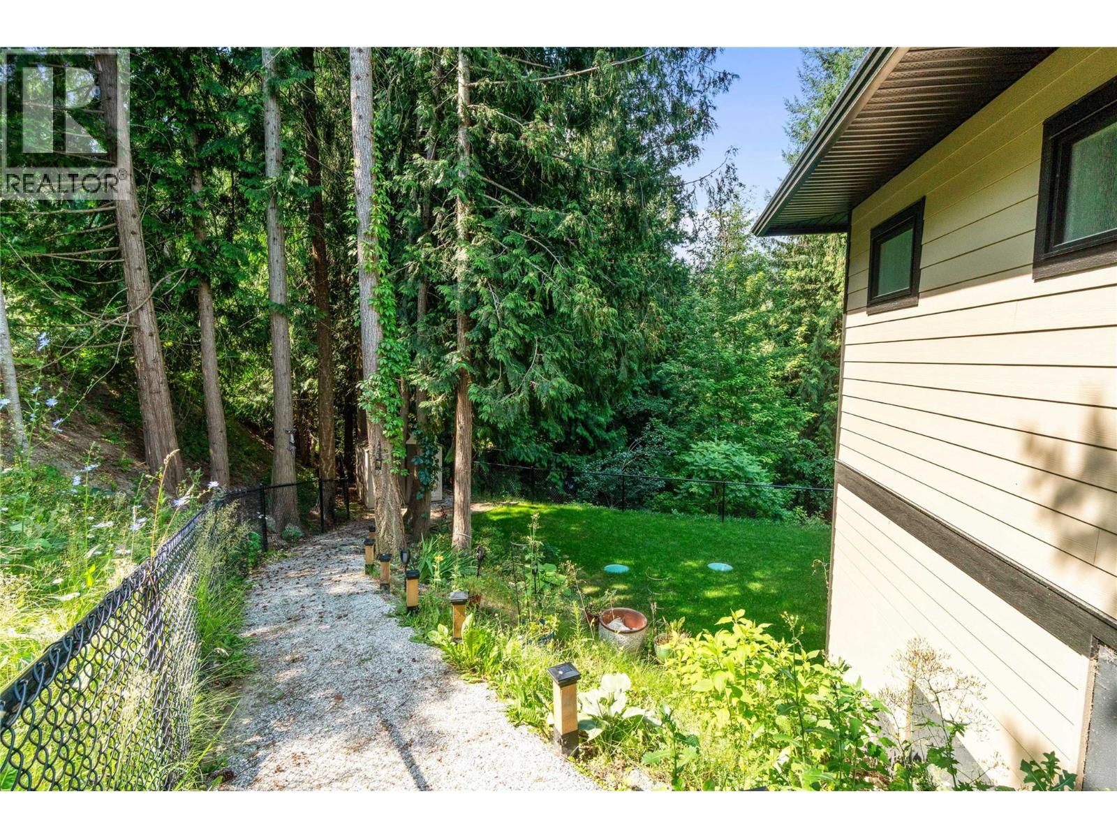 2762 Glenview Road - 8
