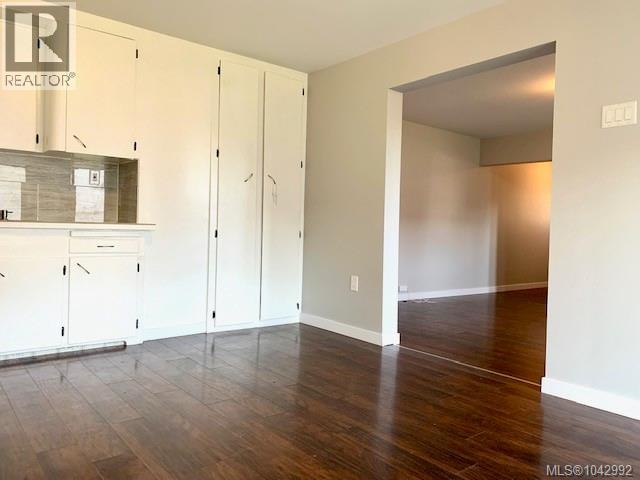 706 Haliburton St - 3