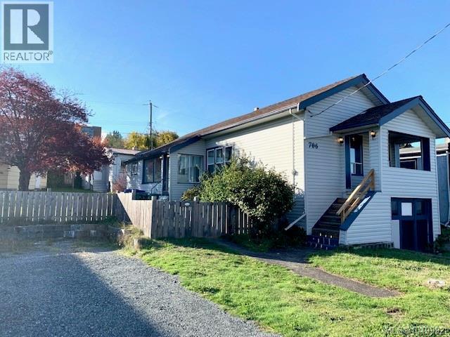 706 Haliburton St - 1