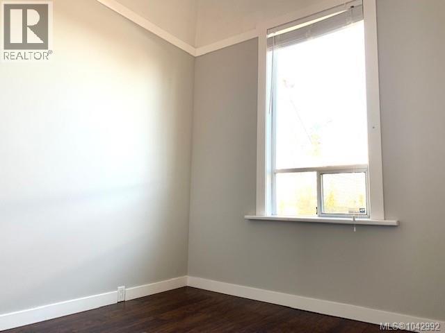 706 Haliburton St - 7