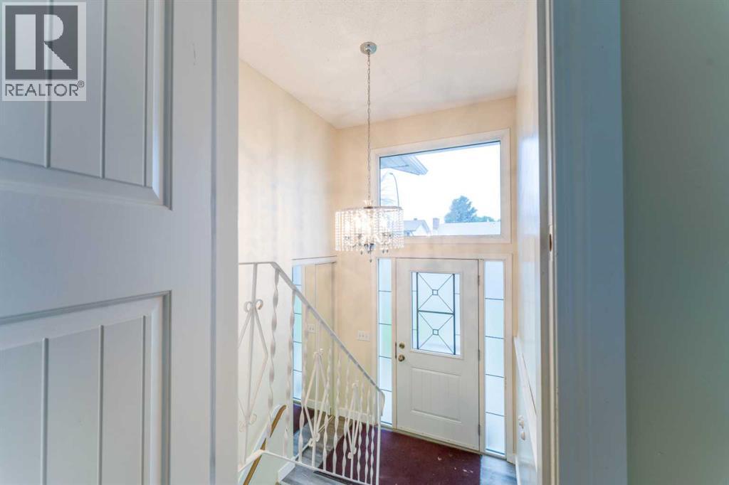 44 Whiteridge Place NE - 2
