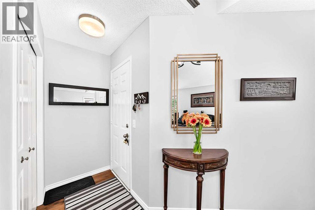 4 Valley Meadow Close NW, Valley Ridge, Calgary photo 3