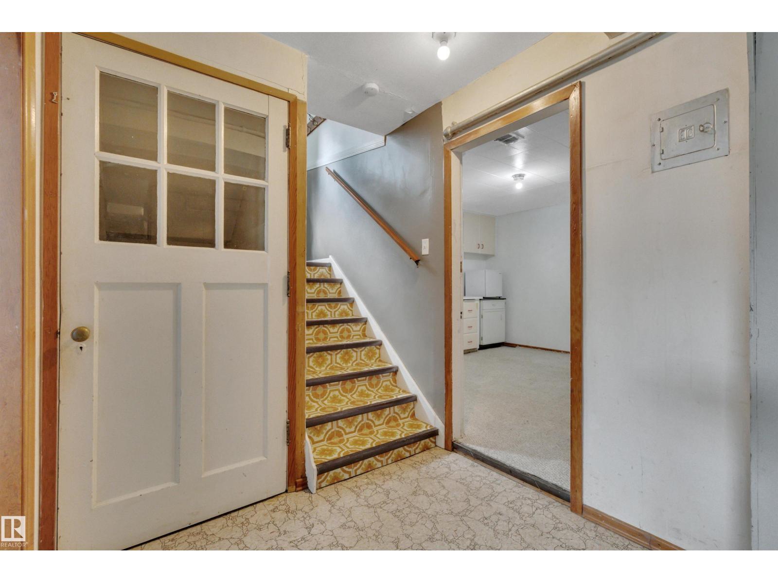 9307 92 ST NW - 29