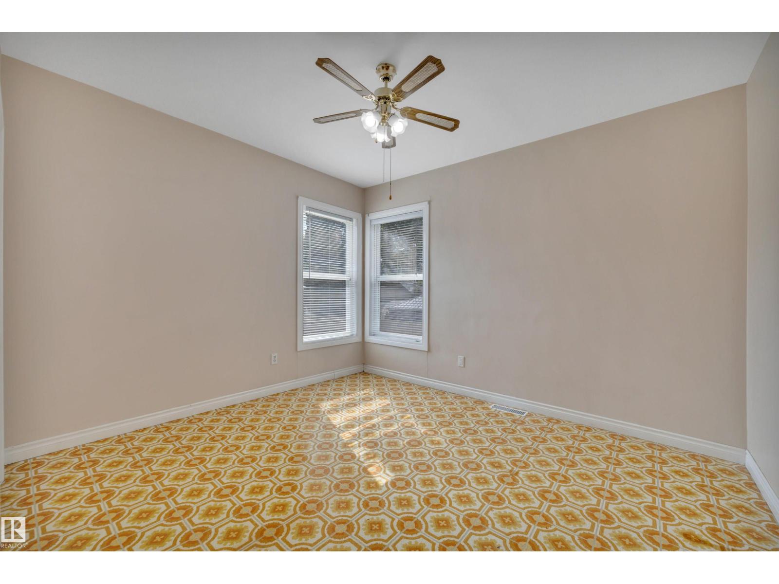 9307 92 ST NW - 20