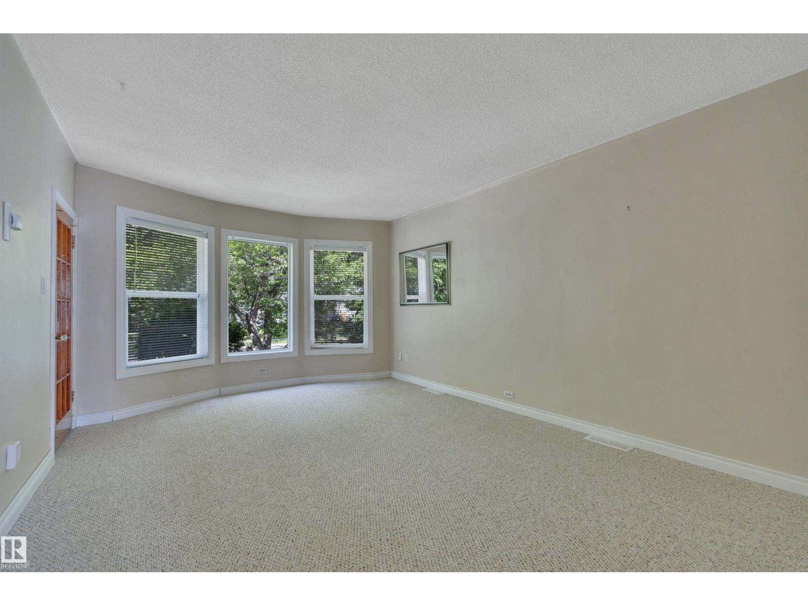 9307 92 ST NW - 12