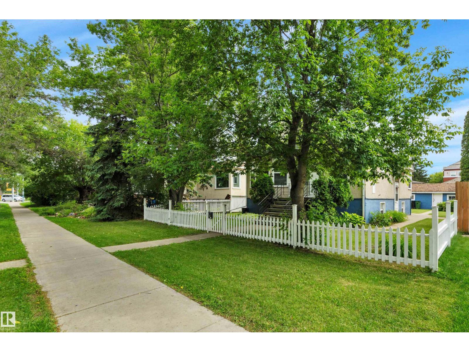 9307 92 ST NW - 2