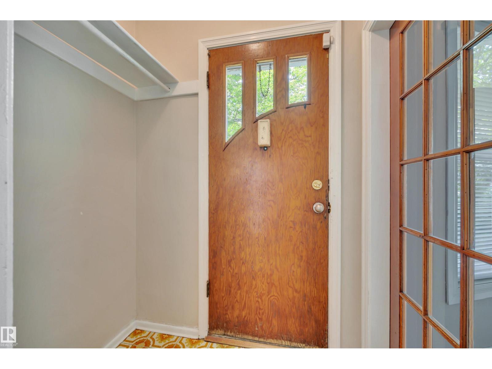 9307 92 ST NW - 7