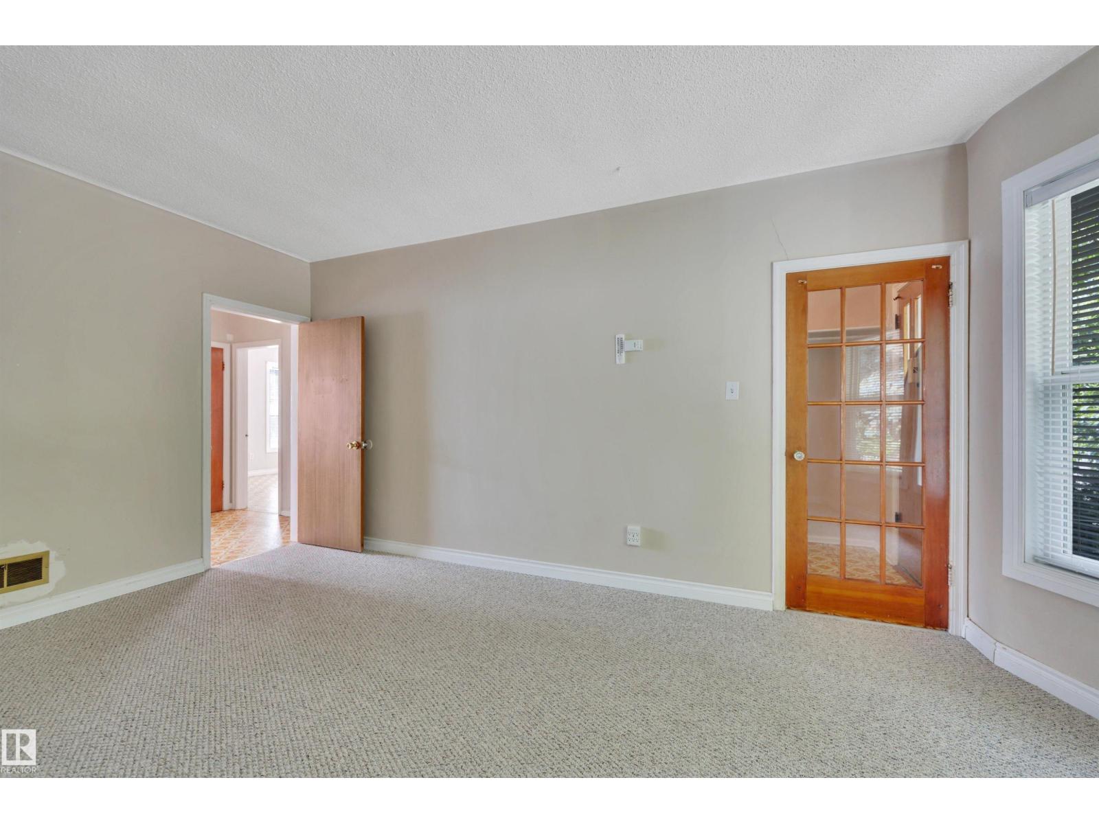 9307 92 ST NW - 10