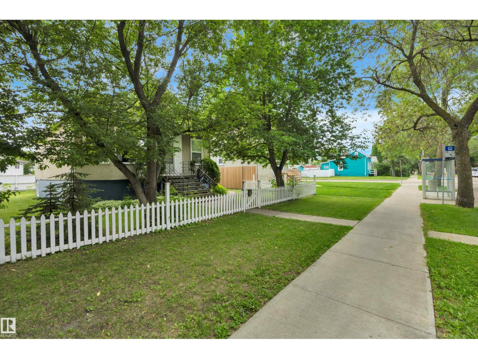 9307 92 ST NW - 5