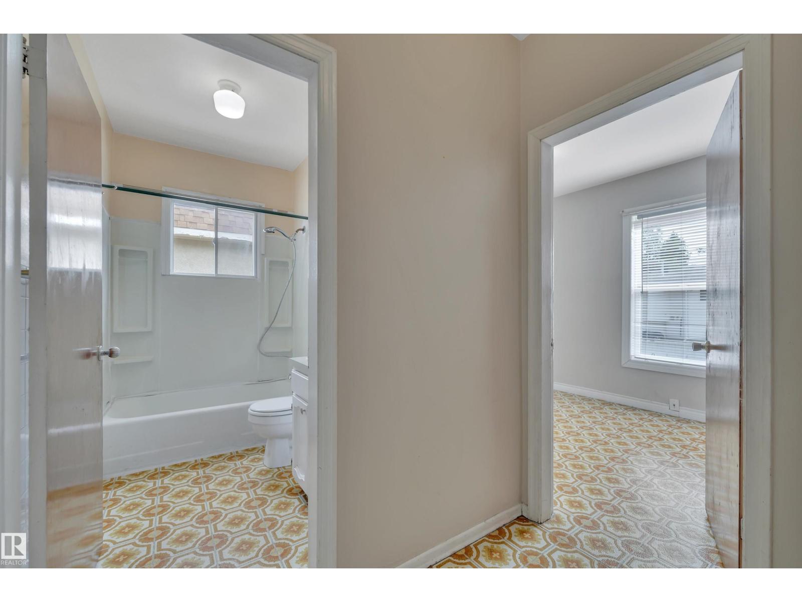 9307 92 ST NW - 25