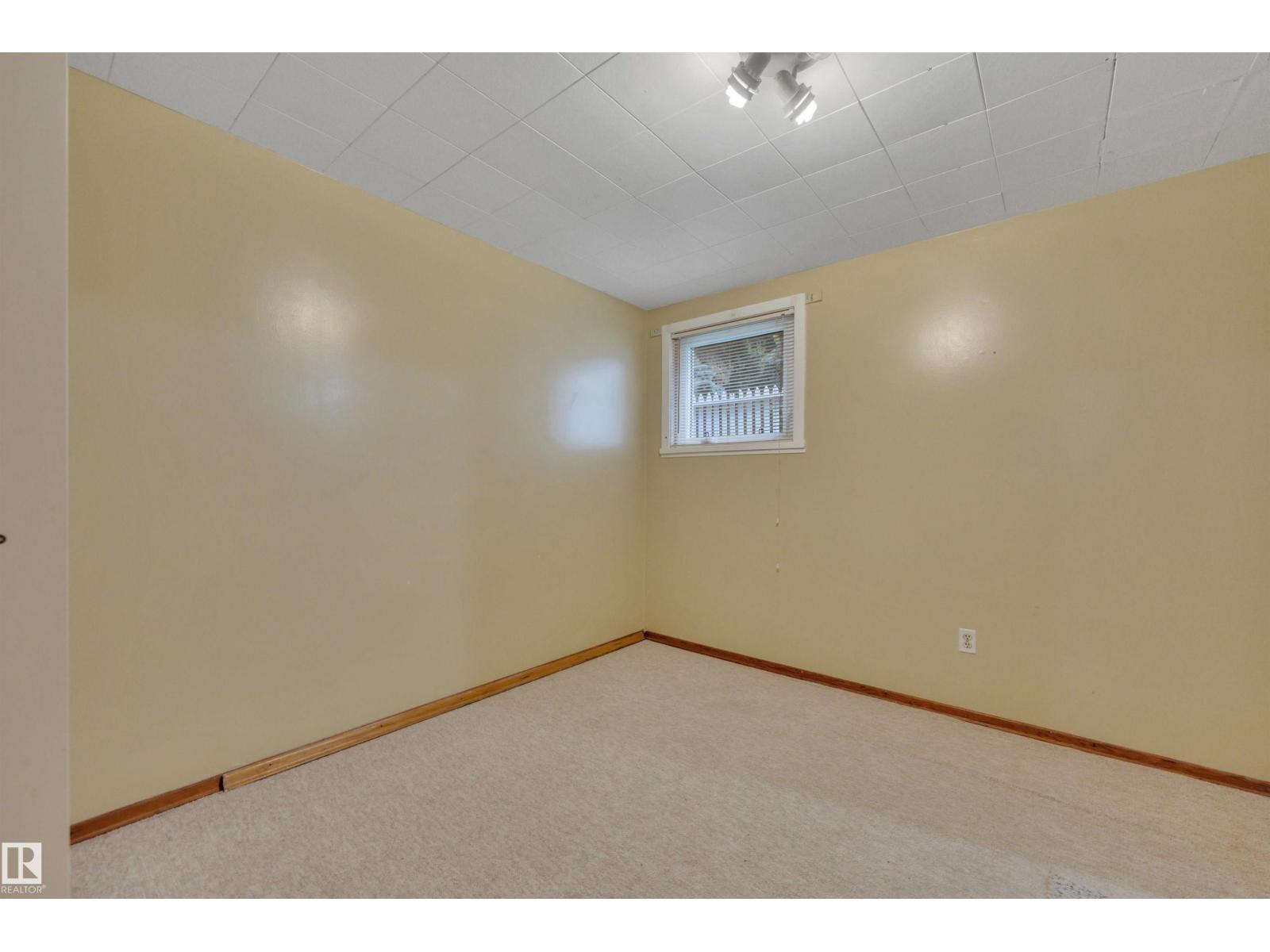 9307 92 ST NW - 32