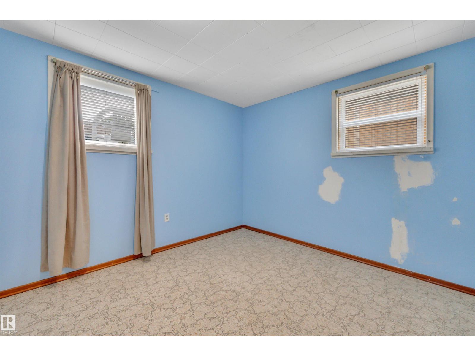 9307 92 ST NW - 36