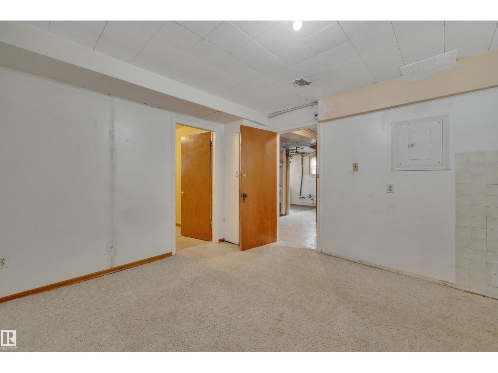 9307 92 ST NW - 31