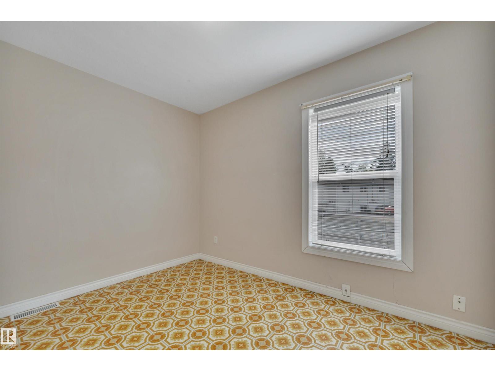 9307 92 ST NW - 23