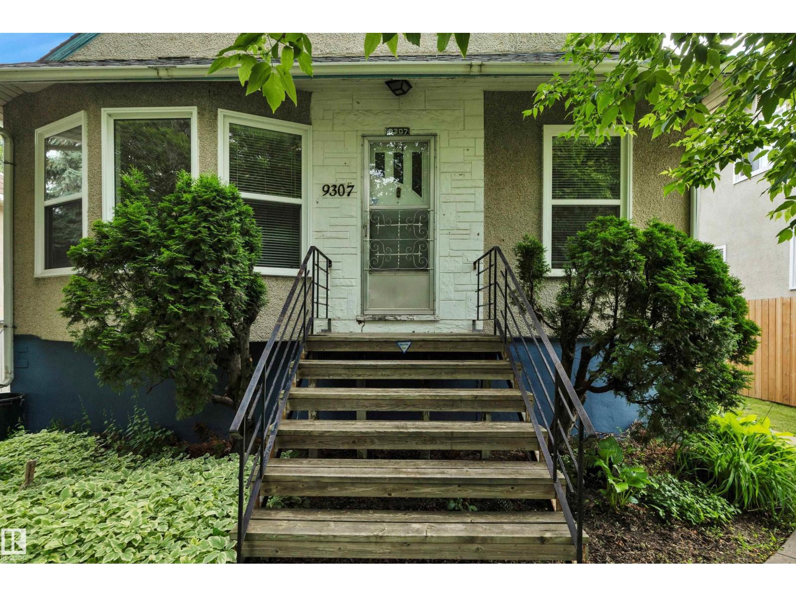 9307 92 ST NW - 6