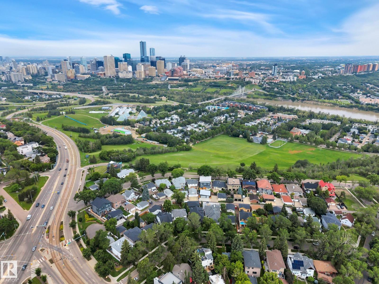 9307 92 ST NW - 53