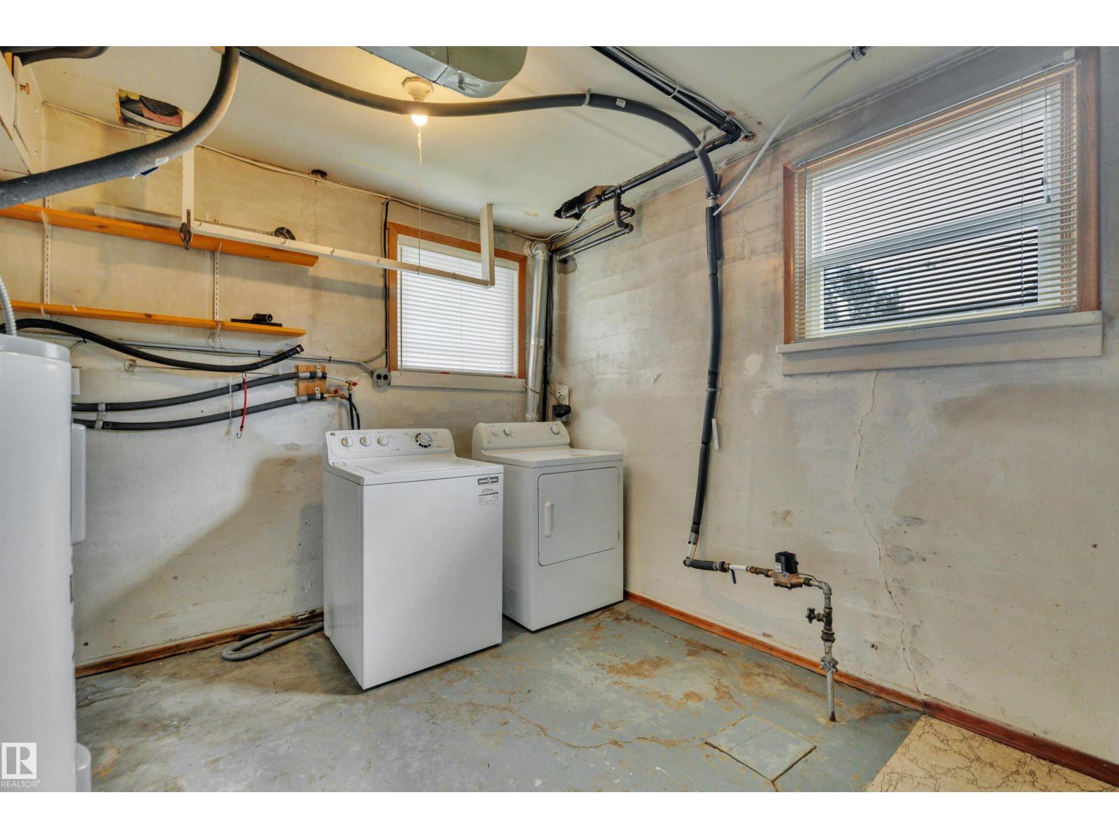 9307 92 ST NW - 38