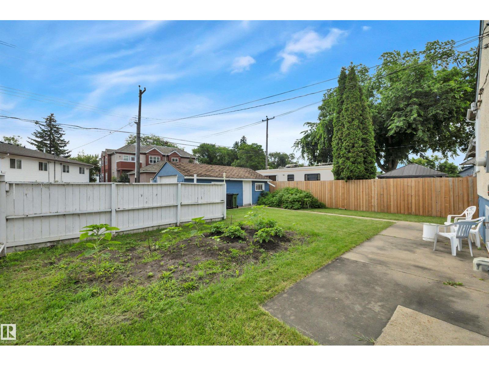 9307 92 ST NW - 42