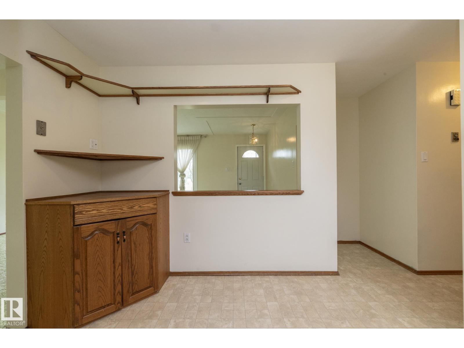 5608 122 AV NW - 20