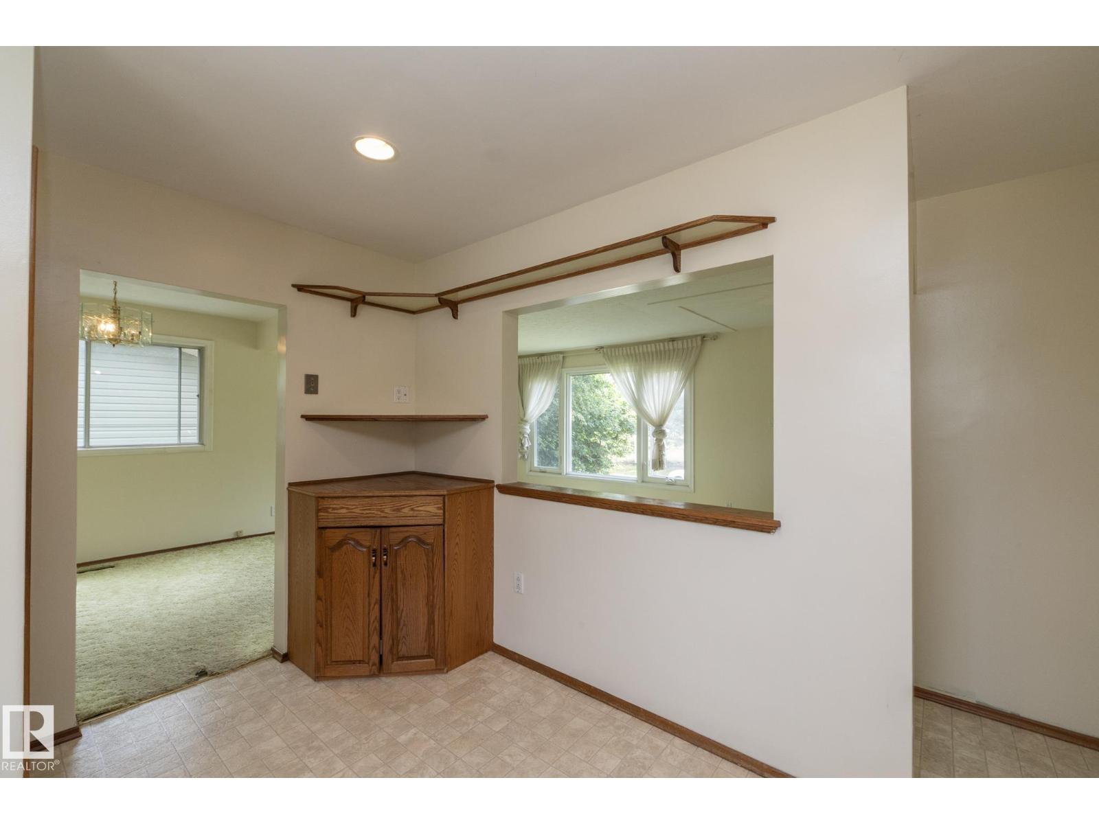 5608 122 AV NW - 19
