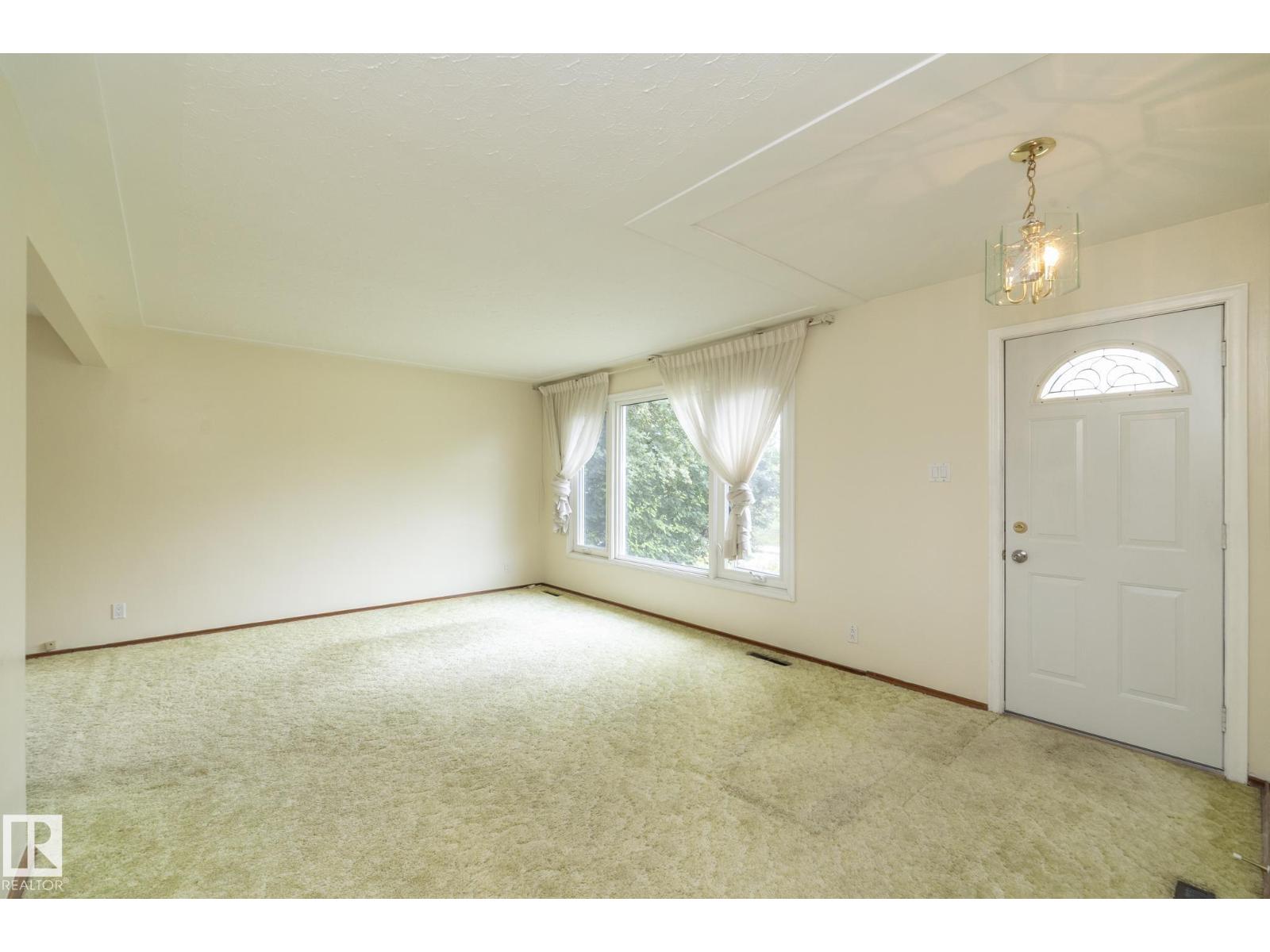 5608 122 AV NW - 6