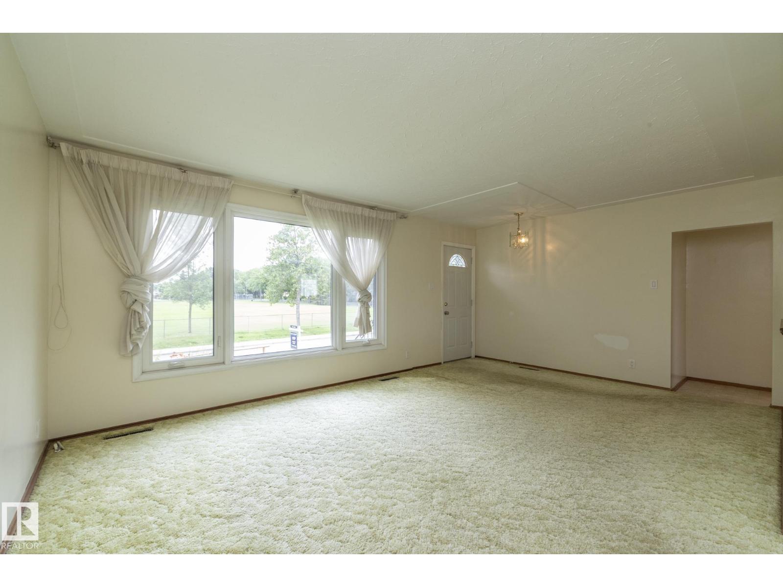 5608 122 AV NW - 9