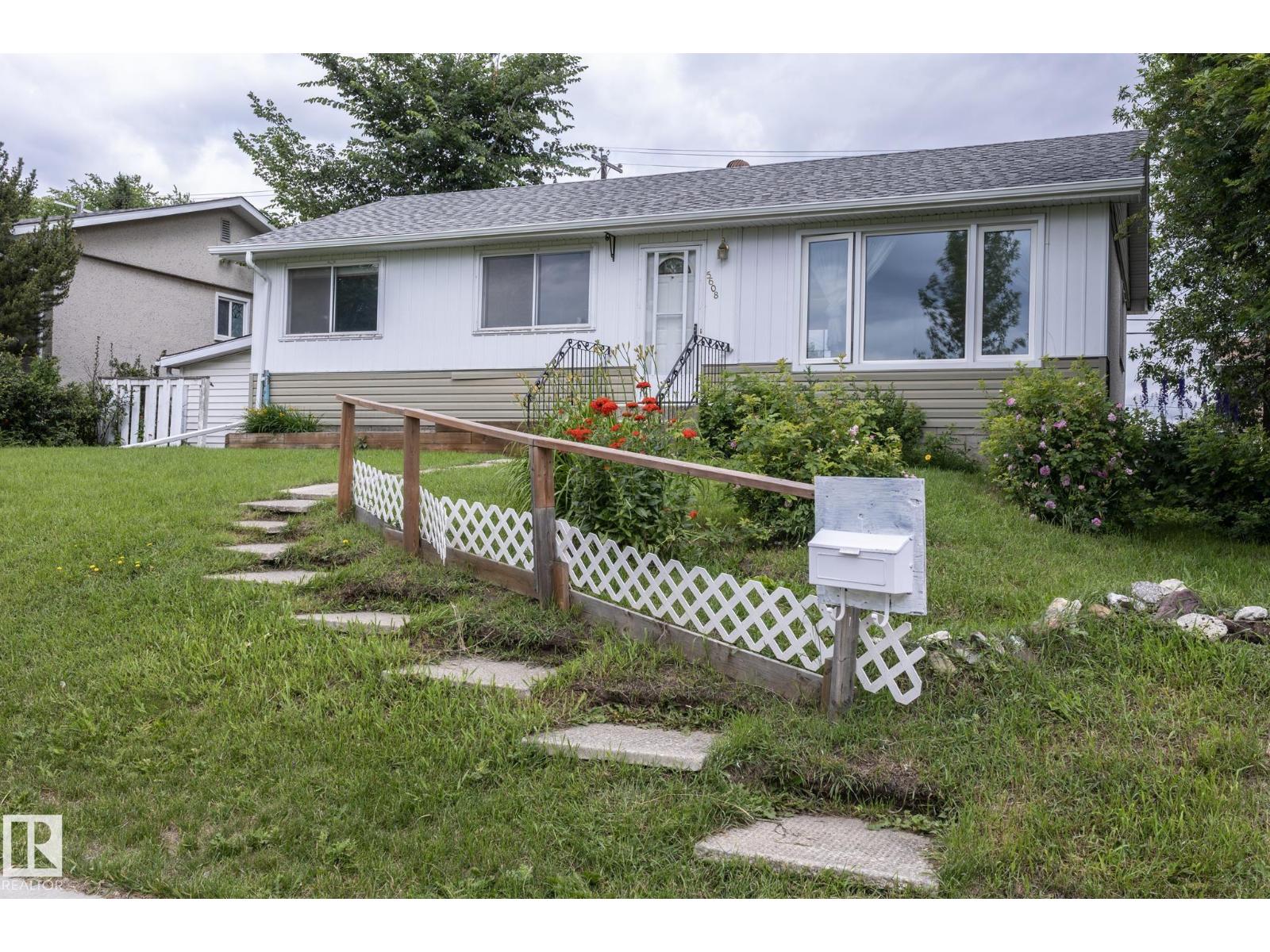 5608 122 AV NW - 1