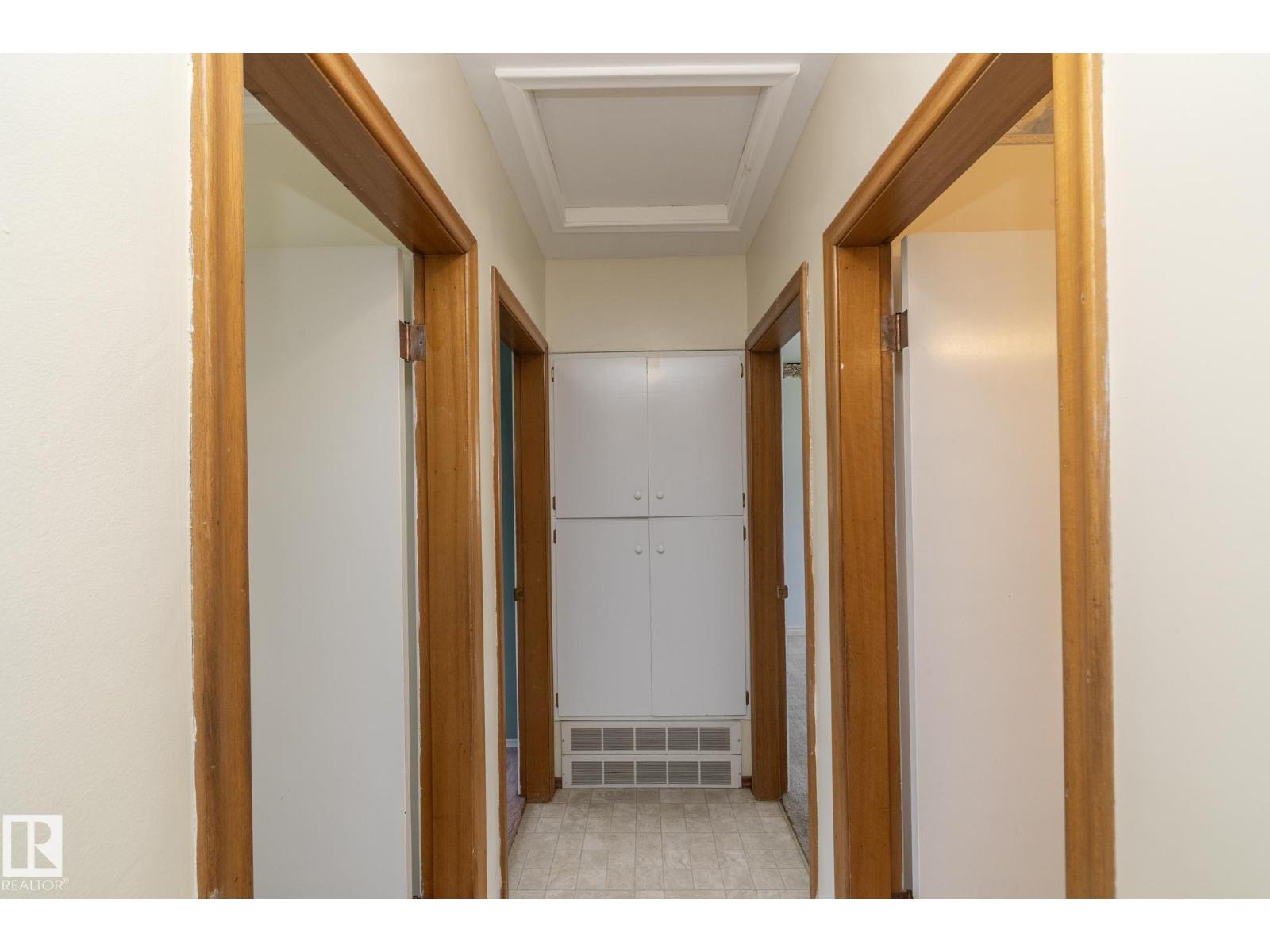 5608 122 AV NW - 21