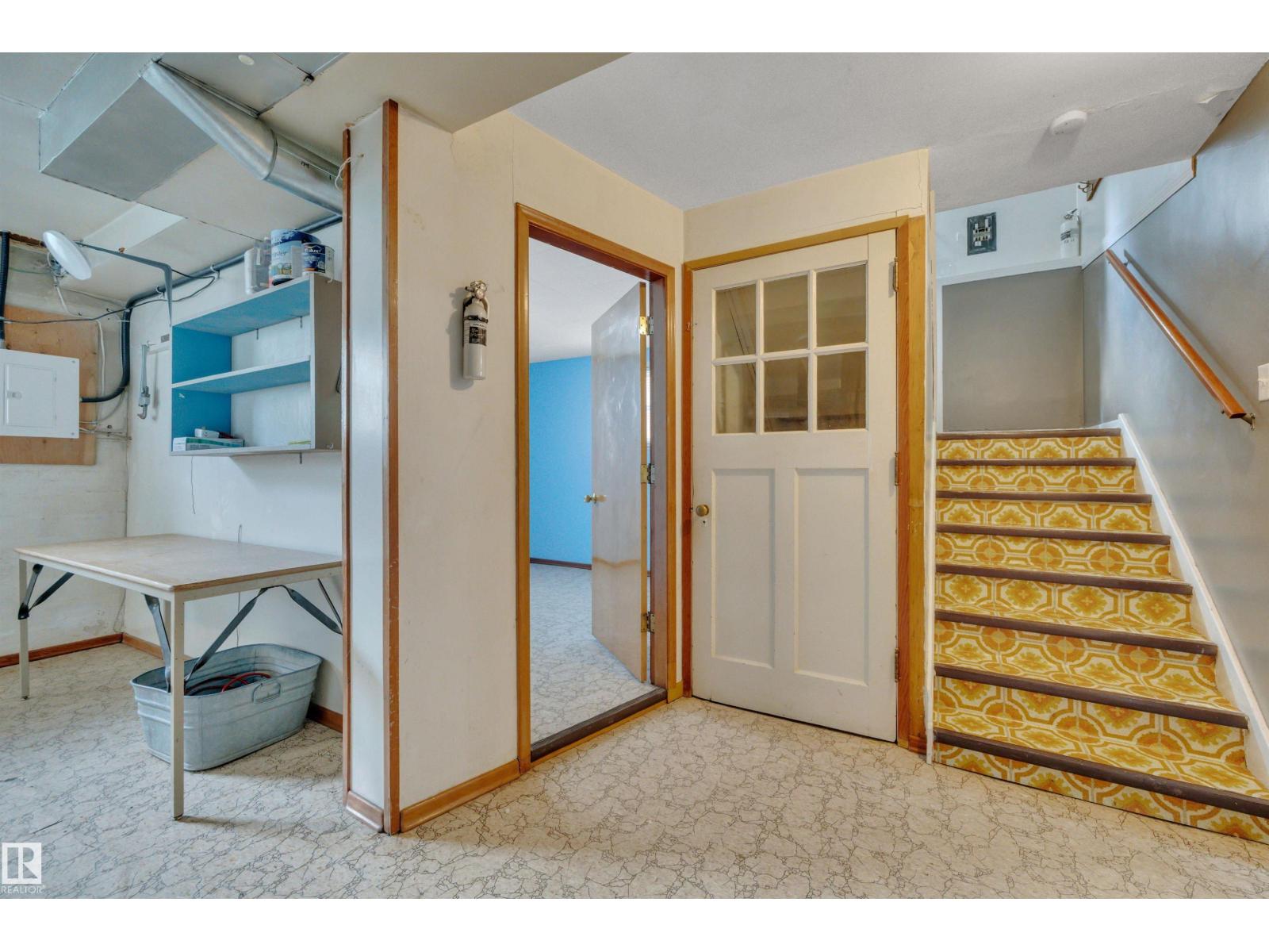 9307 92 ST NW - 35
