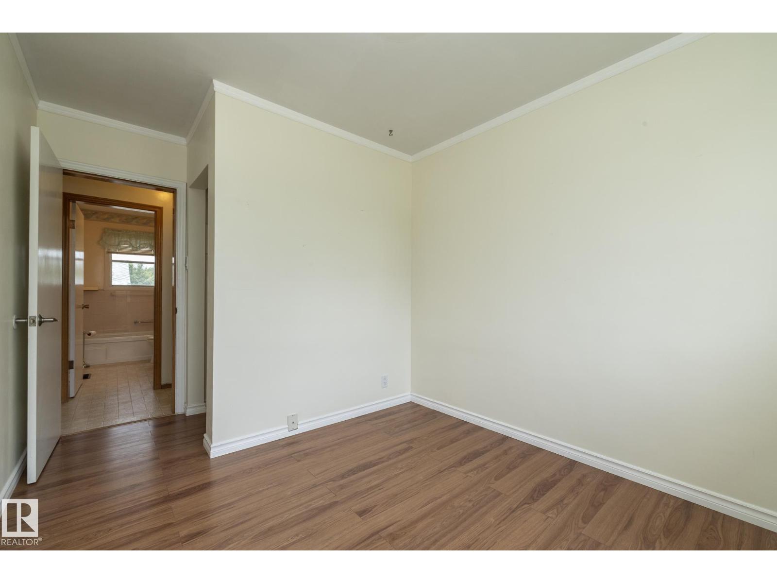 5608 122 AV NW — photo 23