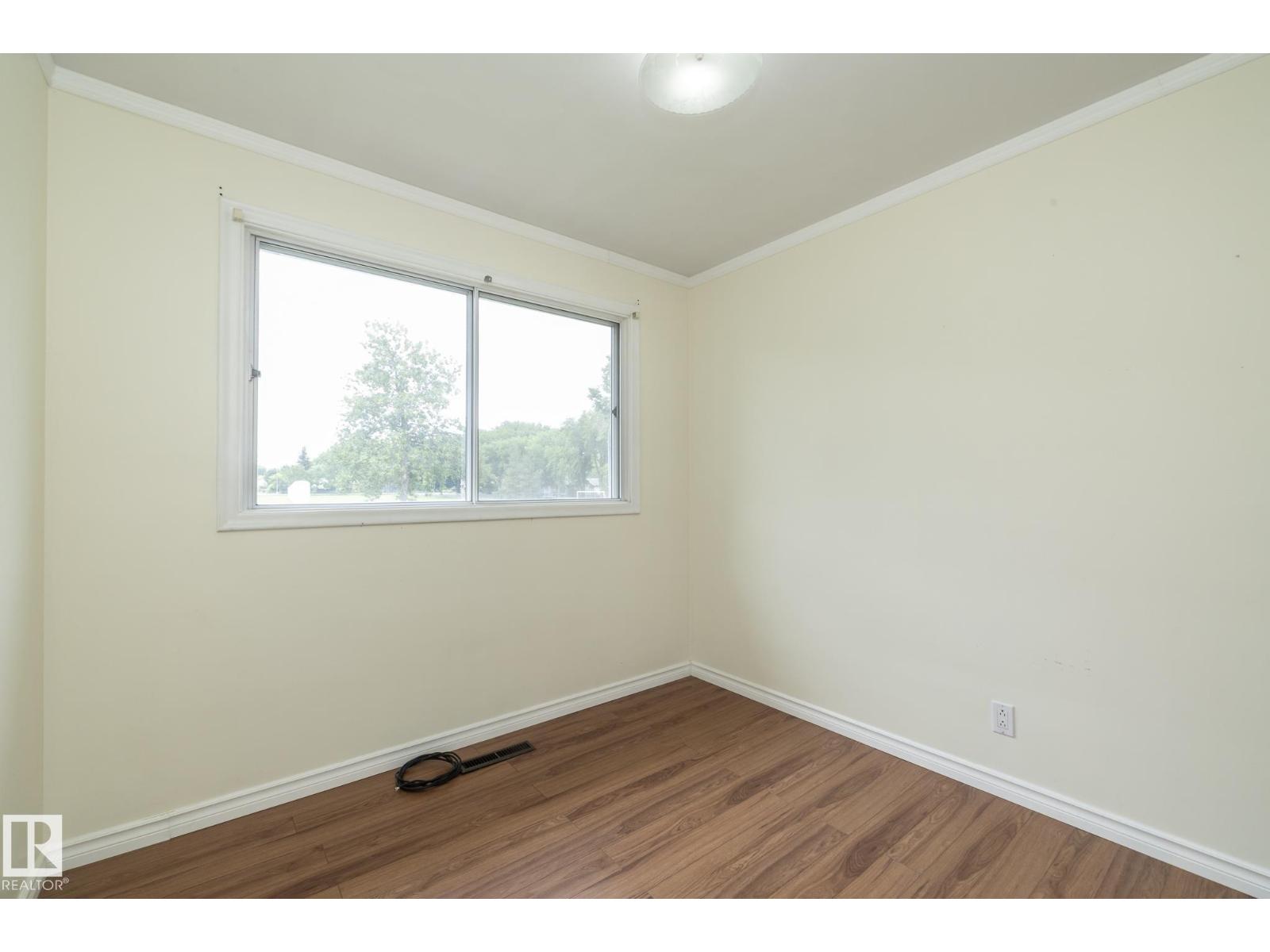 5608 122 AV NW — photo 25