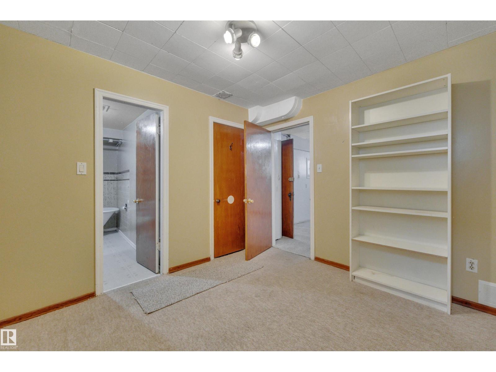 9307 92 ST NW - 33