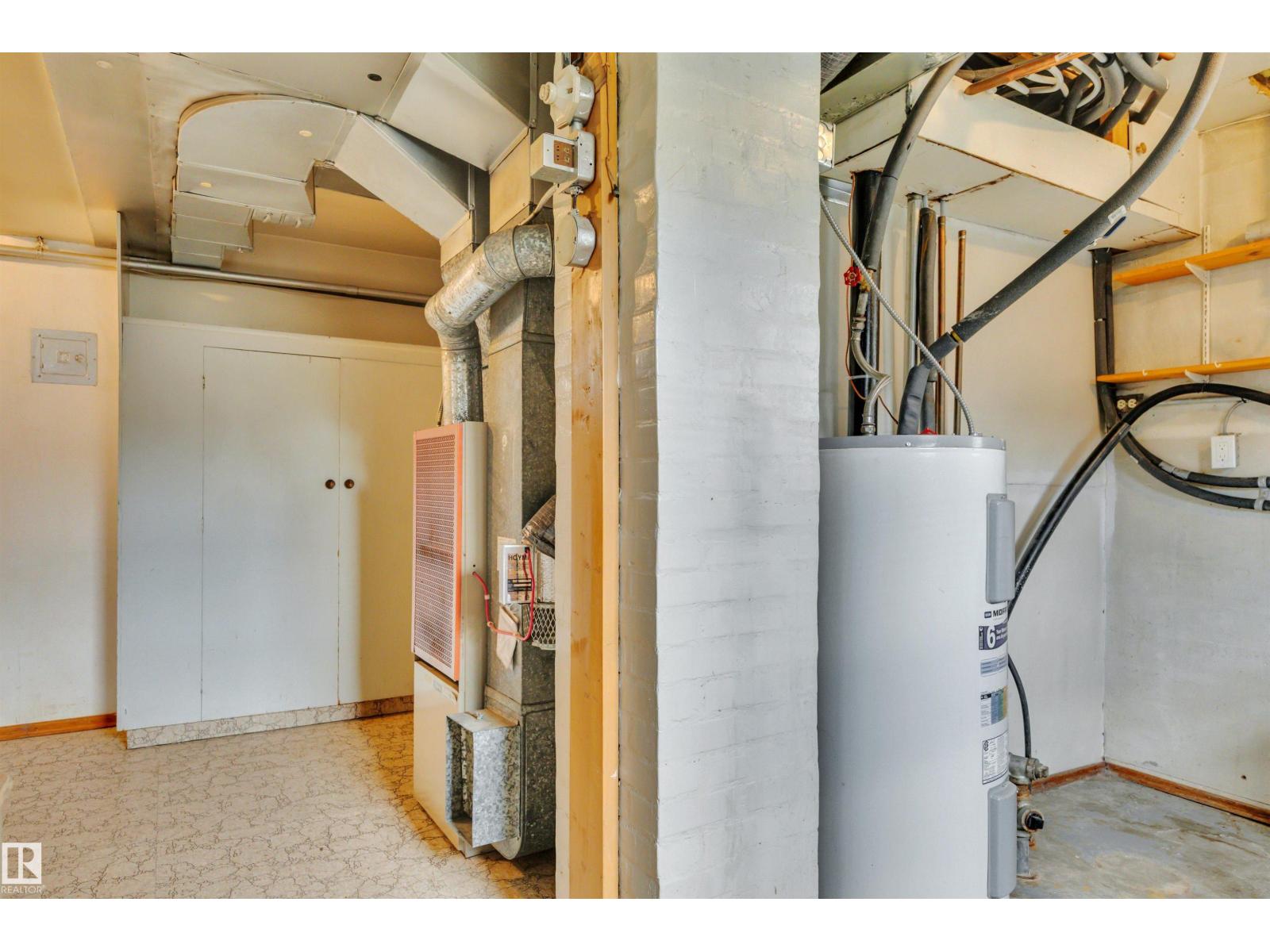 9307 92 ST NW - 39
