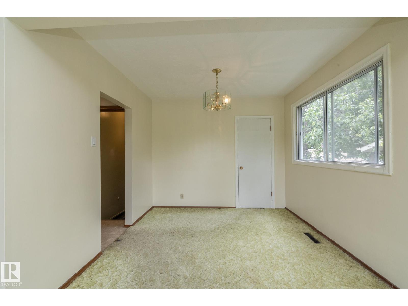 5608 122 AV NW - 10